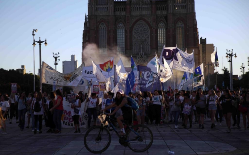 La Plata en imágenes: movilización del 8M