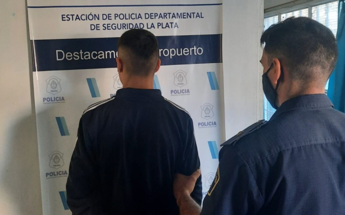 Cayó un menor que le disparó un joven para robarle el celular en Villa Elvira