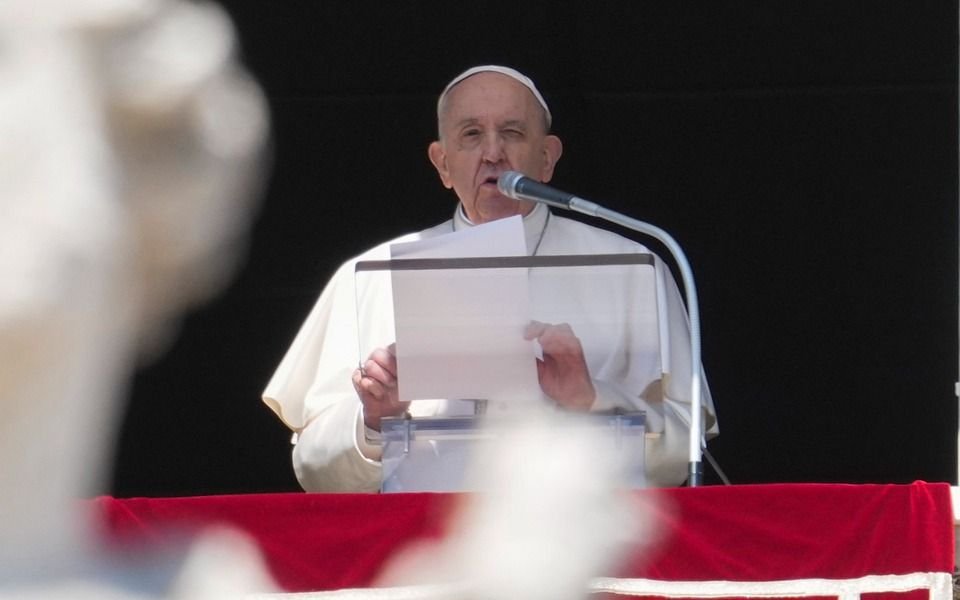 El papa Francisco pide detener la "masacre" o se reducirán las "ciudades a cementerios"