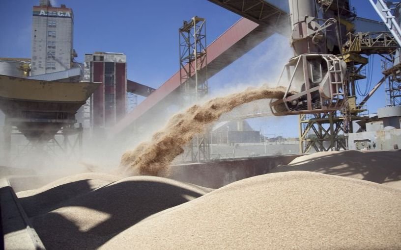 El Gobierno cierra las exportaciones de aceite y harina de soja: se espera suba de retenciones