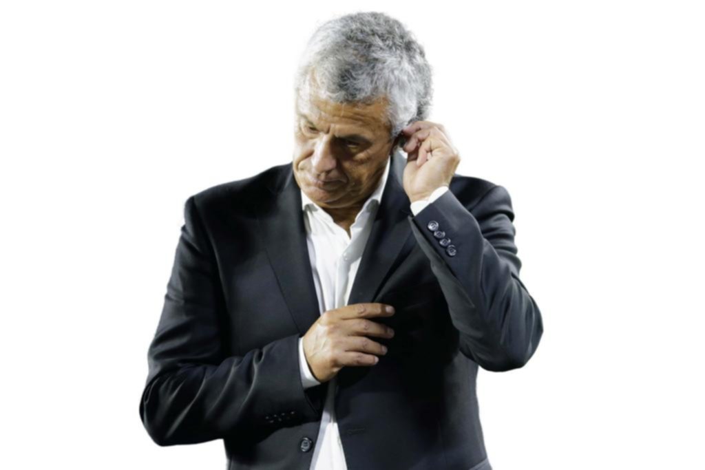 Cuando al Lobo le toca caer fuera de su casa, pierde feo