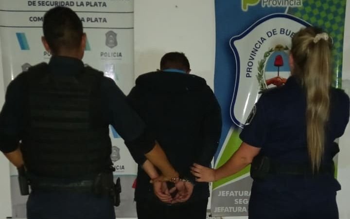 Robaba caños de gas y fue detenido en pleno centro