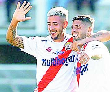 Doblete de Holgado en la goleada de Curicó Unido