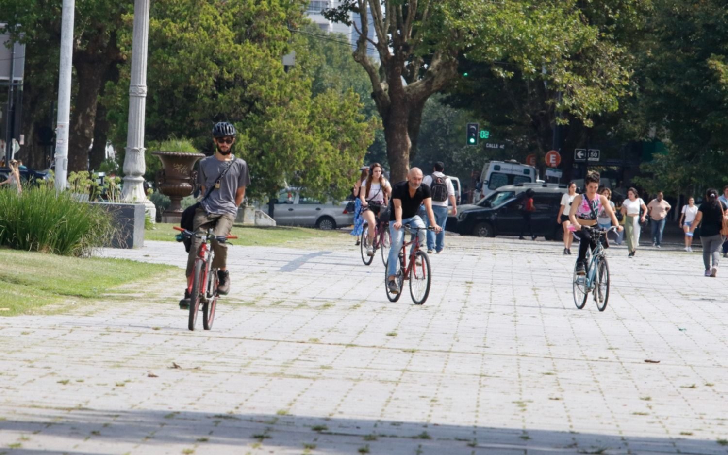 Un miércoles con sol a pleno y calor en La Plata: ¿cuándo llega el alivio?