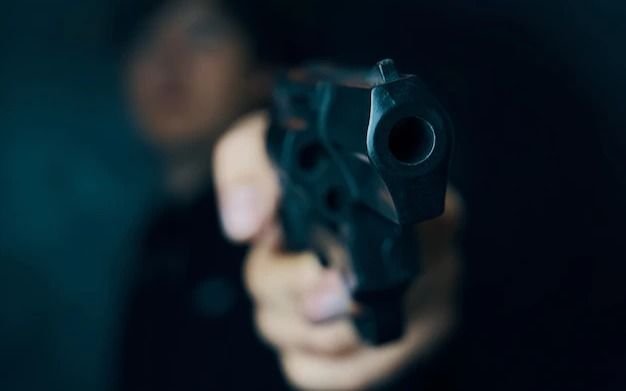 Le apuntó a bebé para a robarle dinero a la madre