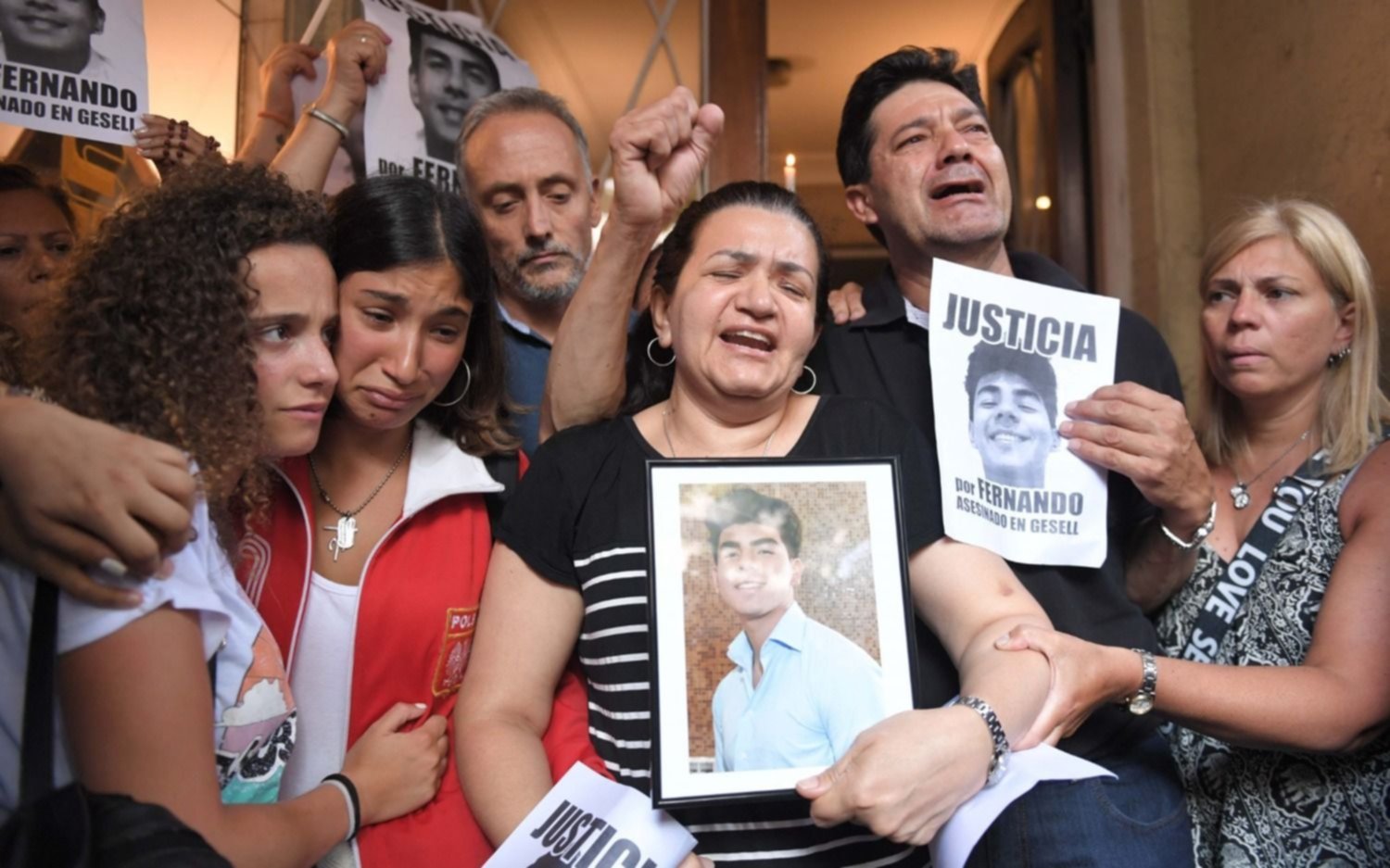 "Es un ser sin sentimientos": la respuesta de la mamá de Fernando al padre de Pertossi