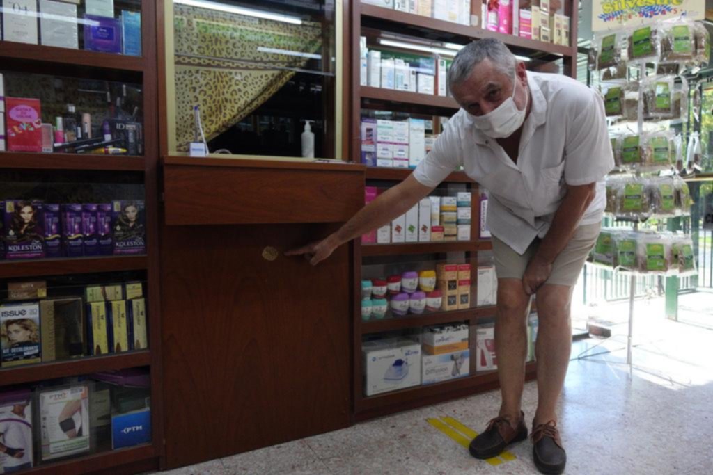 El delito no tiene remedio: tres tiros contra una farmacia en Ensenada