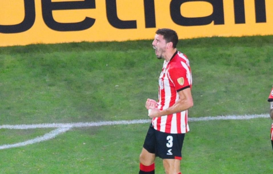 Rogel, alma de delantero y un gol que tranquilizó y selló el pase en la Copa