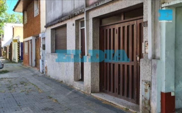 Vecinos de la anciana encerrada en Barrio Norte reclaman la limpieza del lugar: "Hay comida en estado de putrefacción"