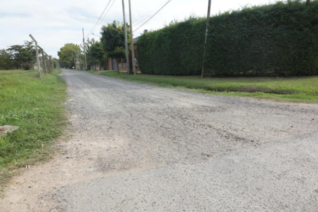 En 461 entre 19 y 20 piden asfalto, desagüe y luces