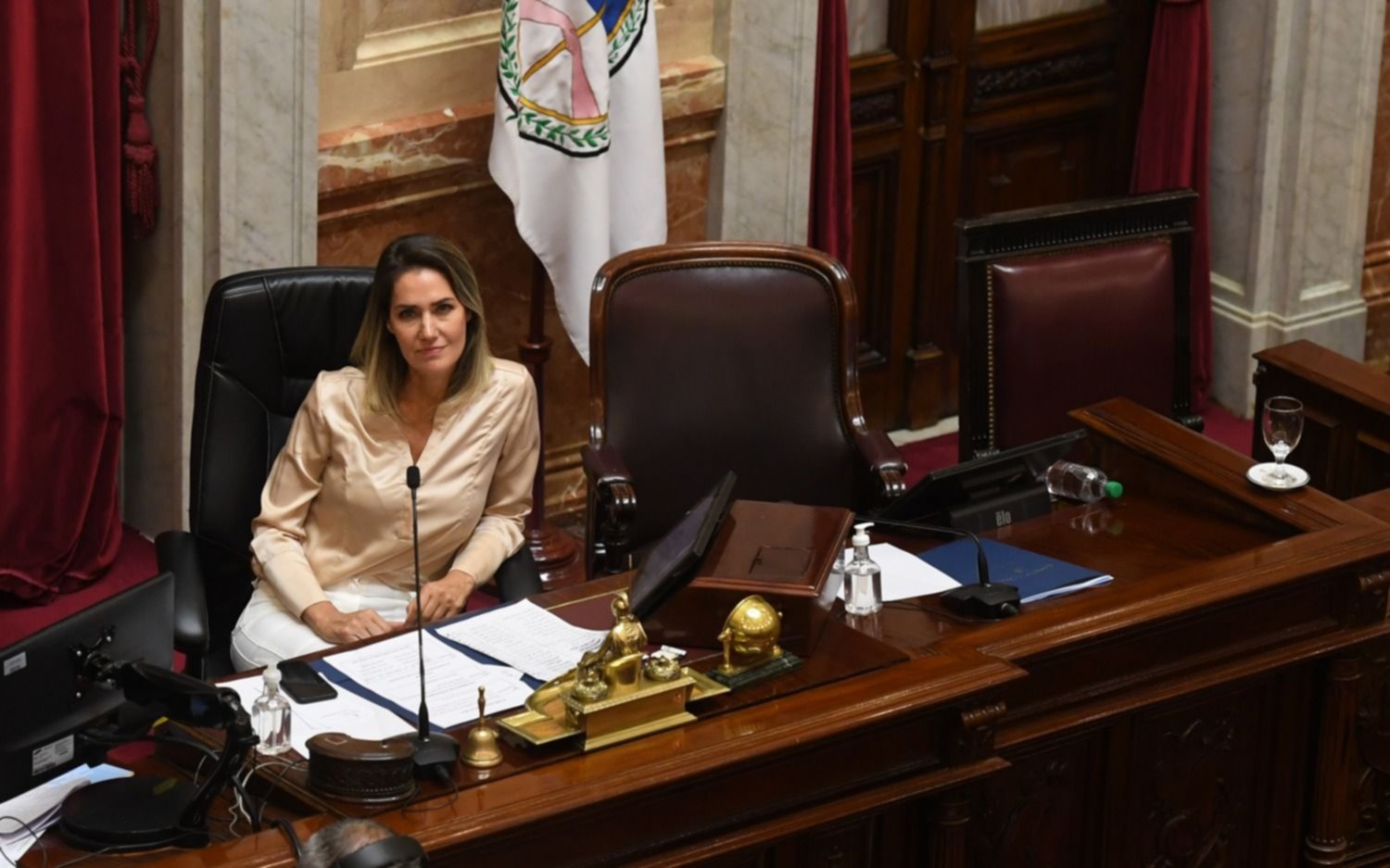 Cristina se fue antes de la votación: el Gobierno ya no oculta sus fisuras y las expone en público
