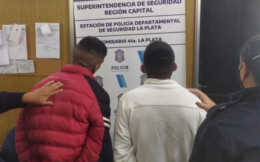 Se “colaron” por una claraboya para robar y los vieron los vecinos: presos