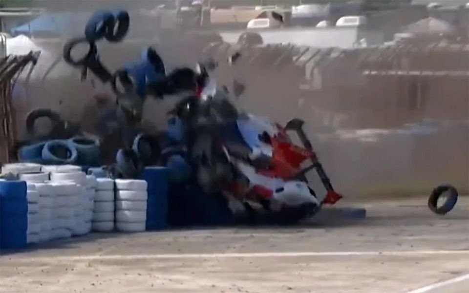 Pechito López ileso en un espectacular accidente que causó mucha preocupación