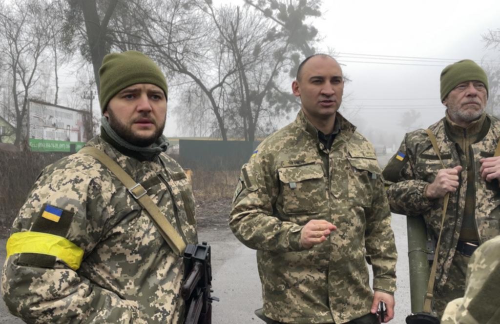 De civiles a milicianos, como es la resistencia en un pueblo cerca de Kiev