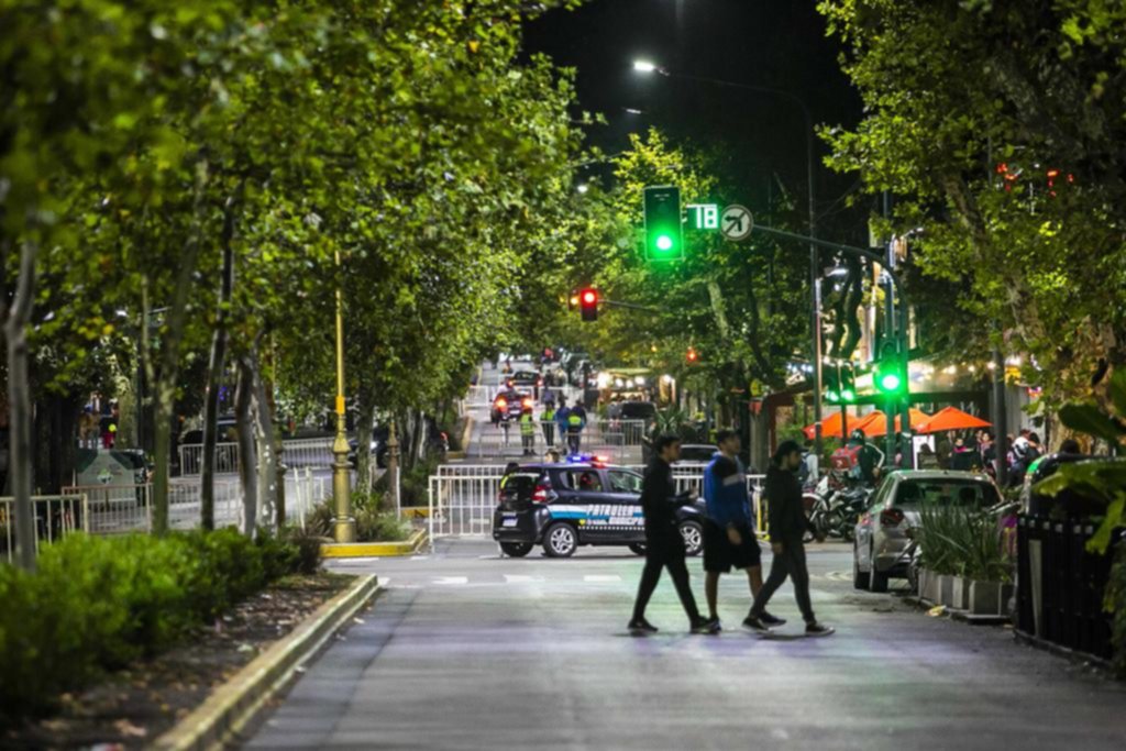 El cierre de diagonal 74 por los ruidos y peleas podría extenderse al mediodía