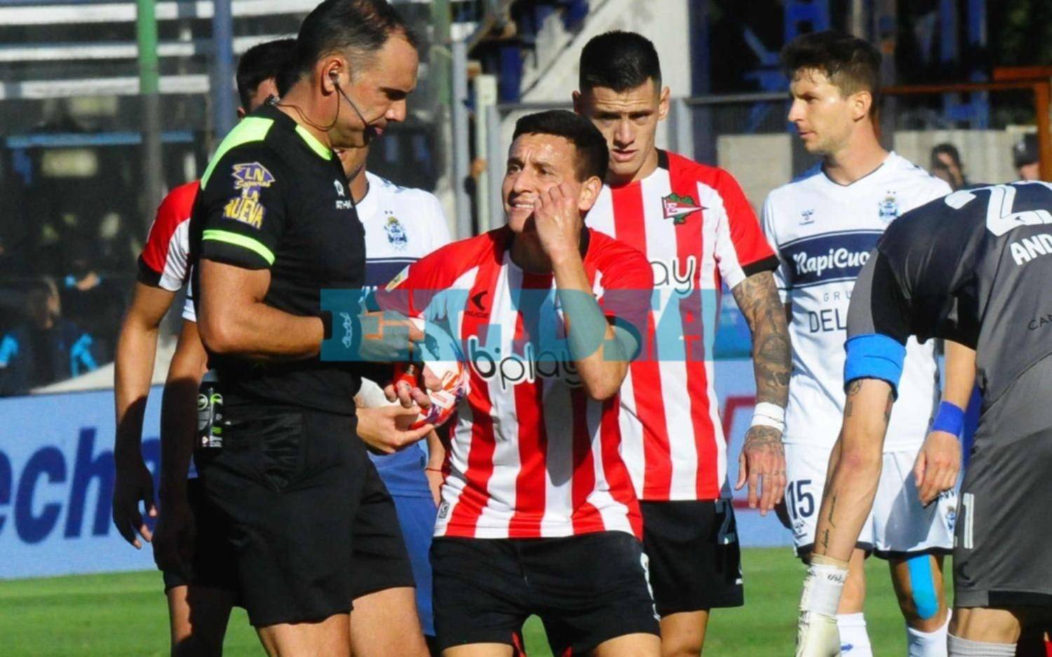 Zuqui: "Nos vamos con mucha bronca por el empate"