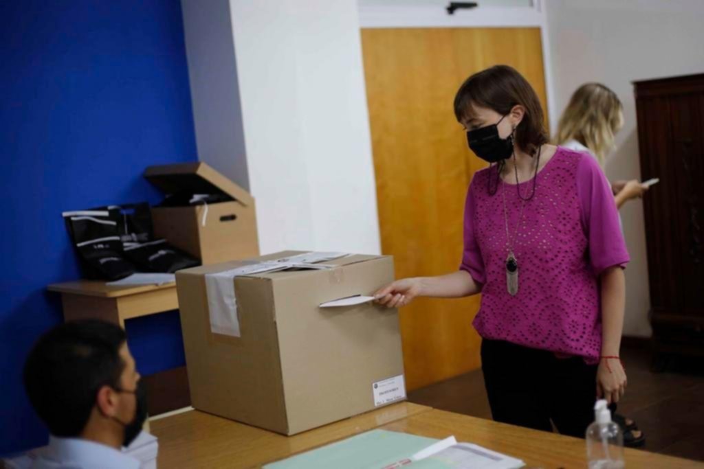 Votan no docentes y hay disputa en dos facultades