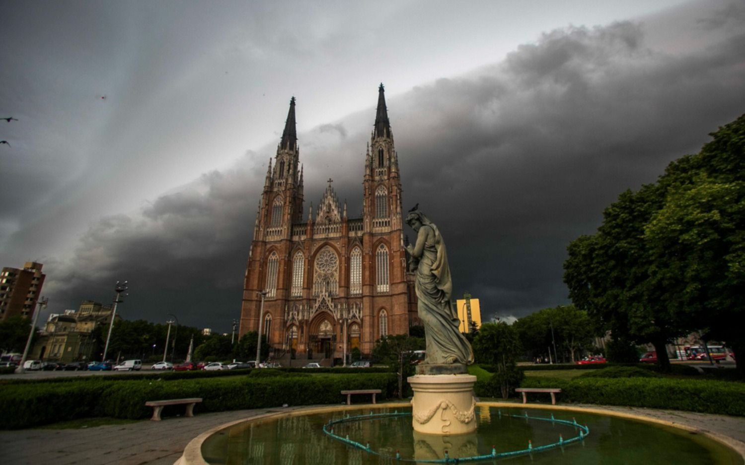 Se mantiene el alerta amarillo en La Plata: ¿Cuándo comienza la lluvia y el viento fuerte?