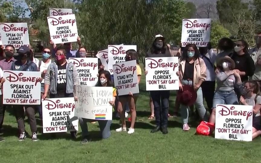 Trabajadores de Disney realizaron un paro por una ley homofóbica