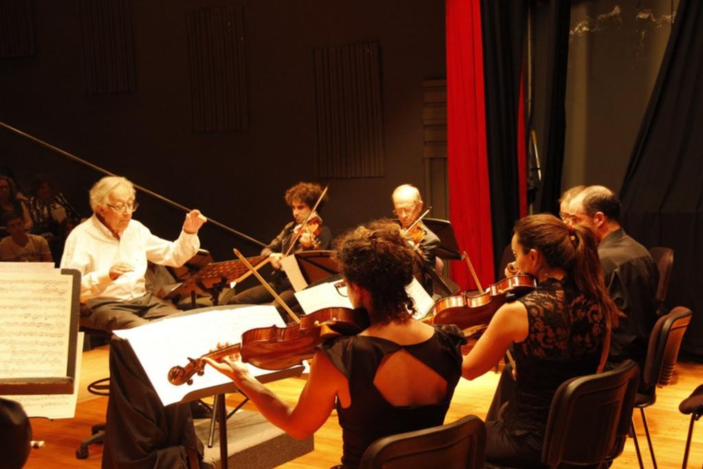 El Teatro de Cámara inicia su vigésima temporada con un homenaje a Roberto Ruiz