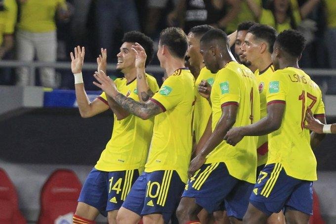 Colombia goleó a Bolivia de local y sigue con vida