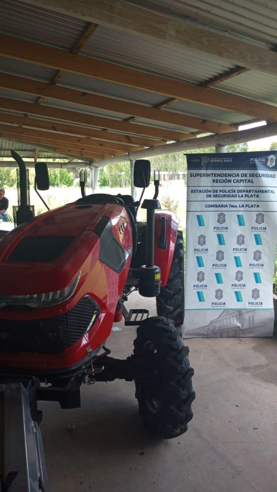 Secuestran un tractor y otros vehículos a una banda peligrosa