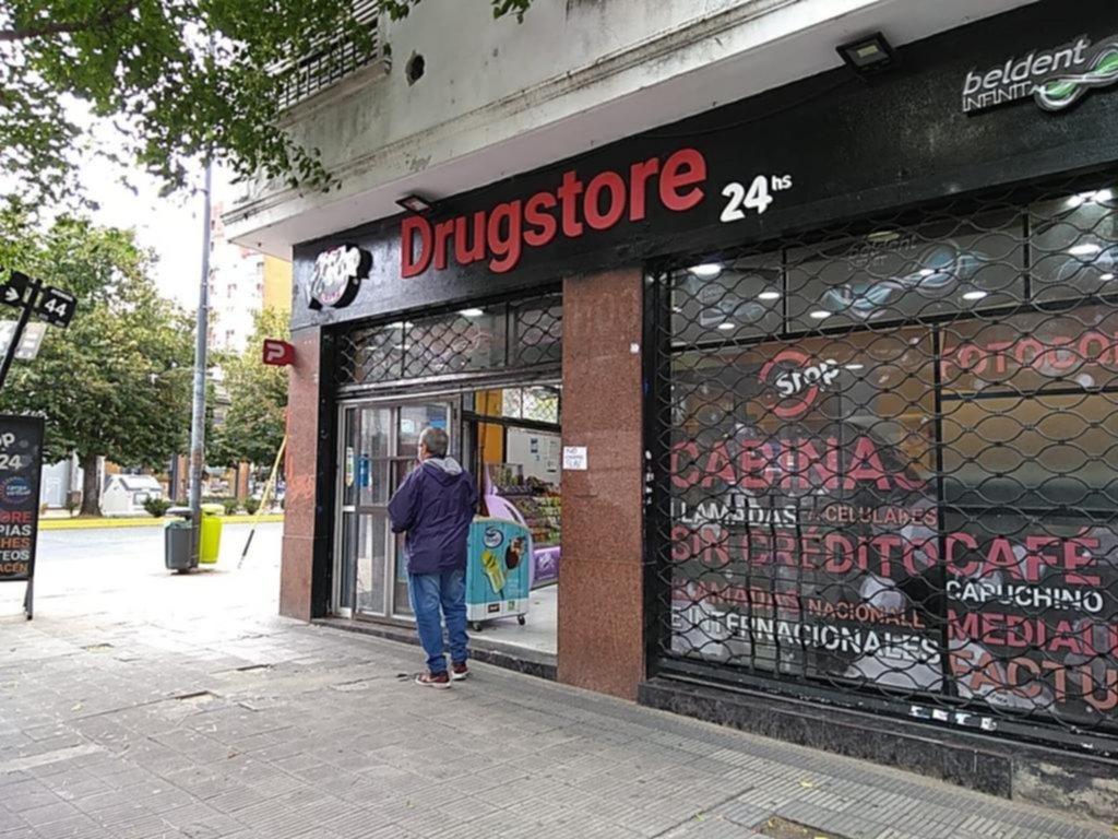 Huían “dulces” tras sacar dinero y golosinas en un kiosco, pero los atraparon