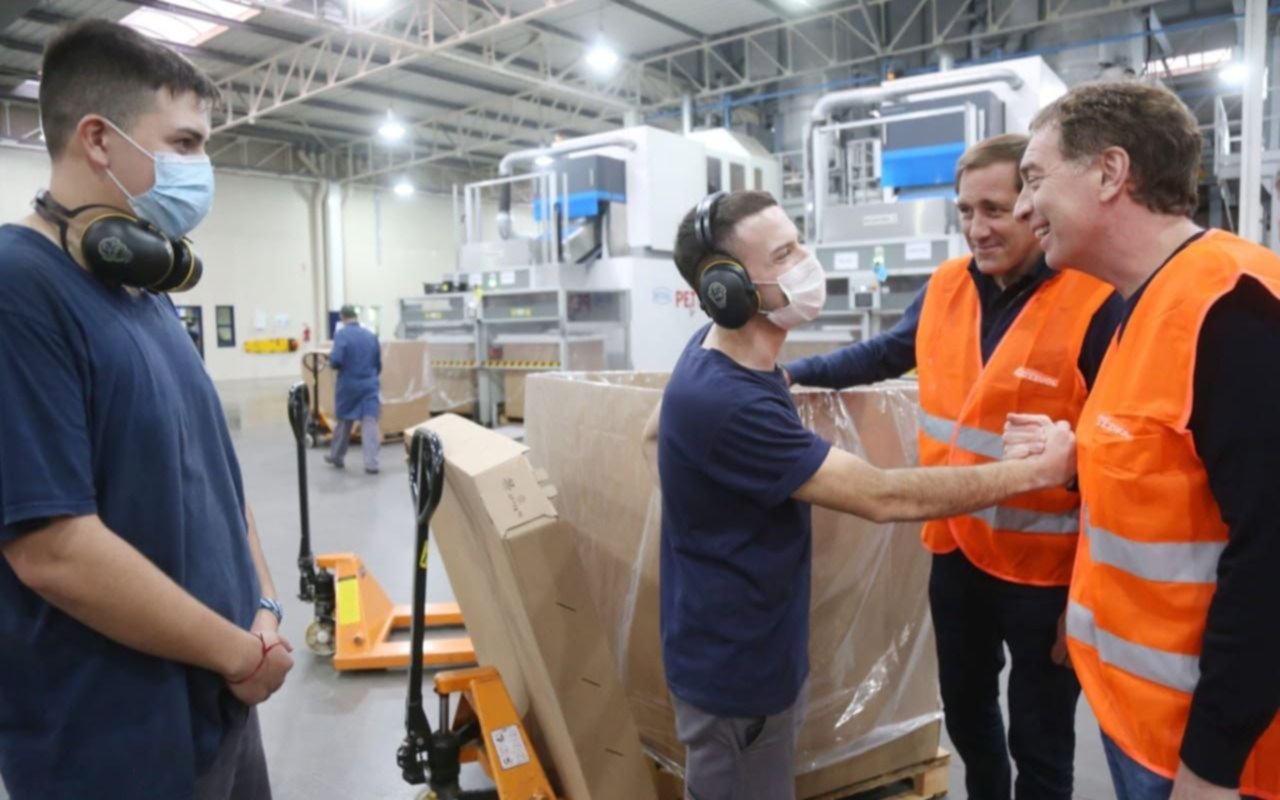 Santilli y Pichetto recorrieron una fábrica en La Plata
