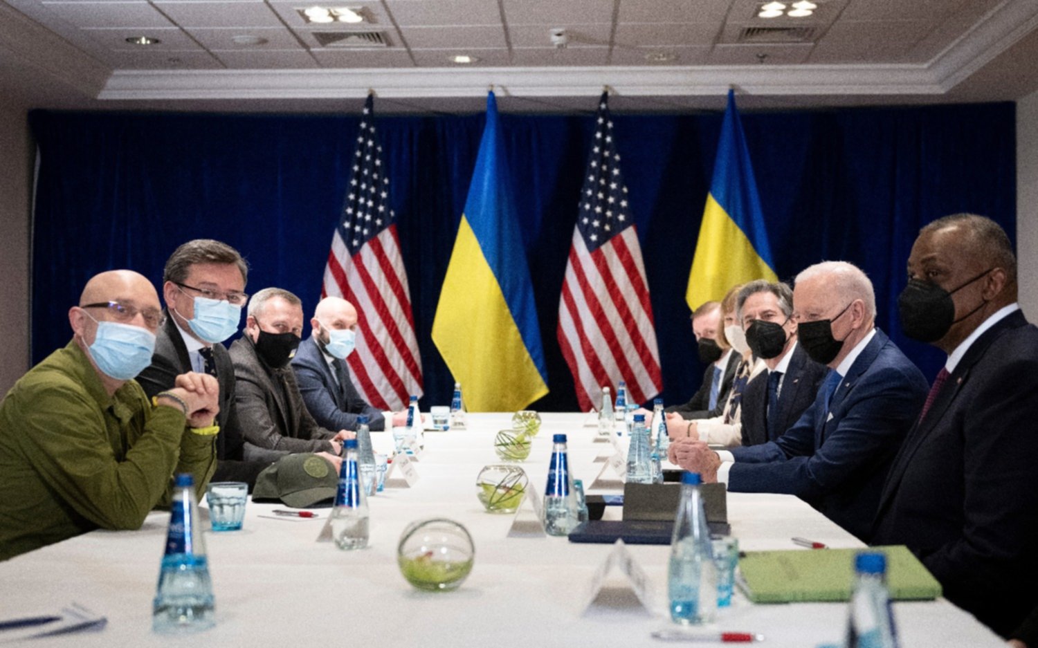 Biden continua dando su apoyo directo a Ucrania mientras los combates con Rusia continuan