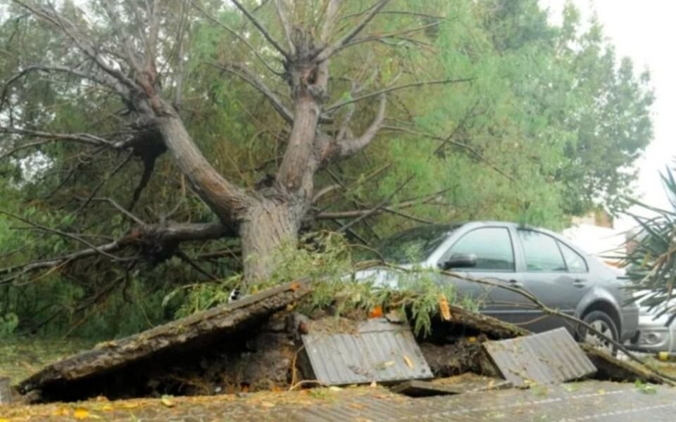Aún quedan evacuados tras el temporal que azotó a Bahía Blanca