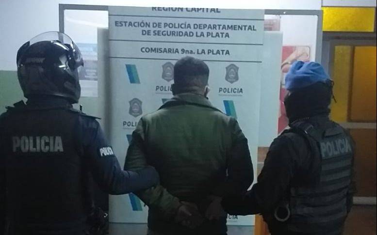 Manejaba una moto robada y tenía pedido de captura: fue detenido en la Zona Roja