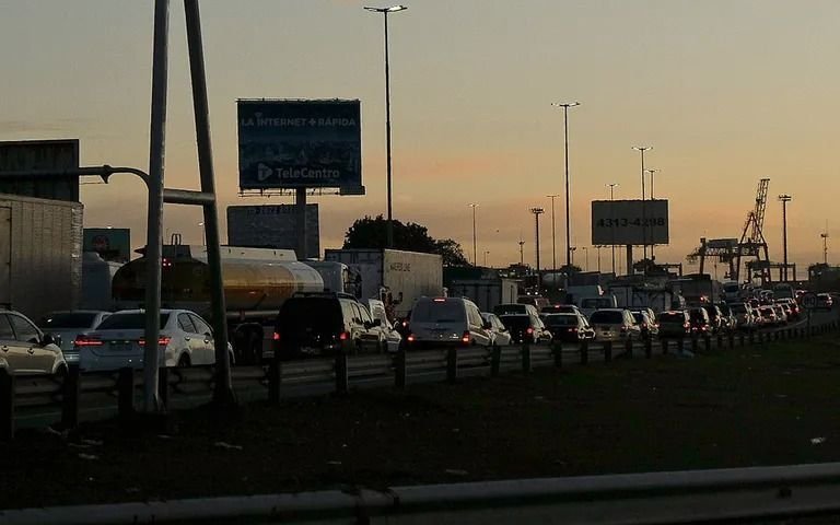 Tránsito intenso y con demoras en la Autopista para ingresar a la ciudad de Buenos Aires