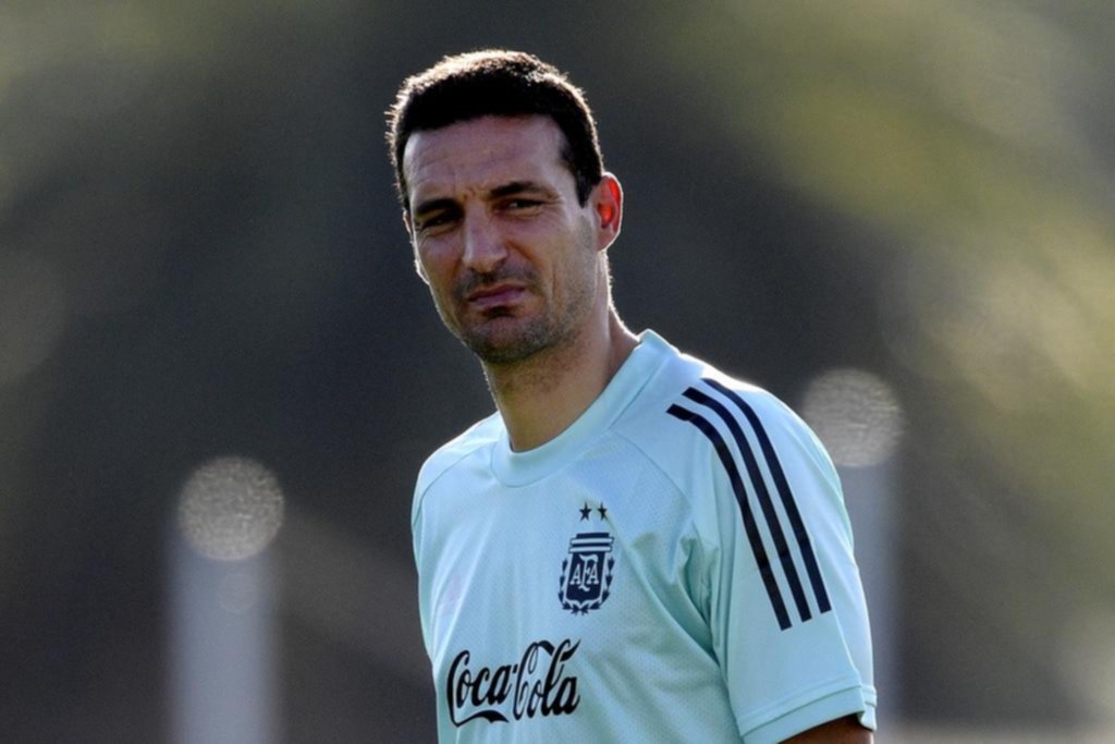 Mientras analiza varios cambios, Scaloni habló de los retiros de Messi y Di María