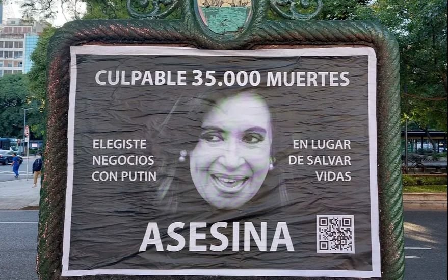 Alberto Fernández defendió a Cristina Kirchner ante la aparición de afiches donde la llaman "asesina"