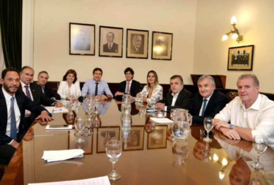 FMI: Fuerte rechazo opositor al nuevo impuesto que impulsa el oficialismo para cancelar la deuda
