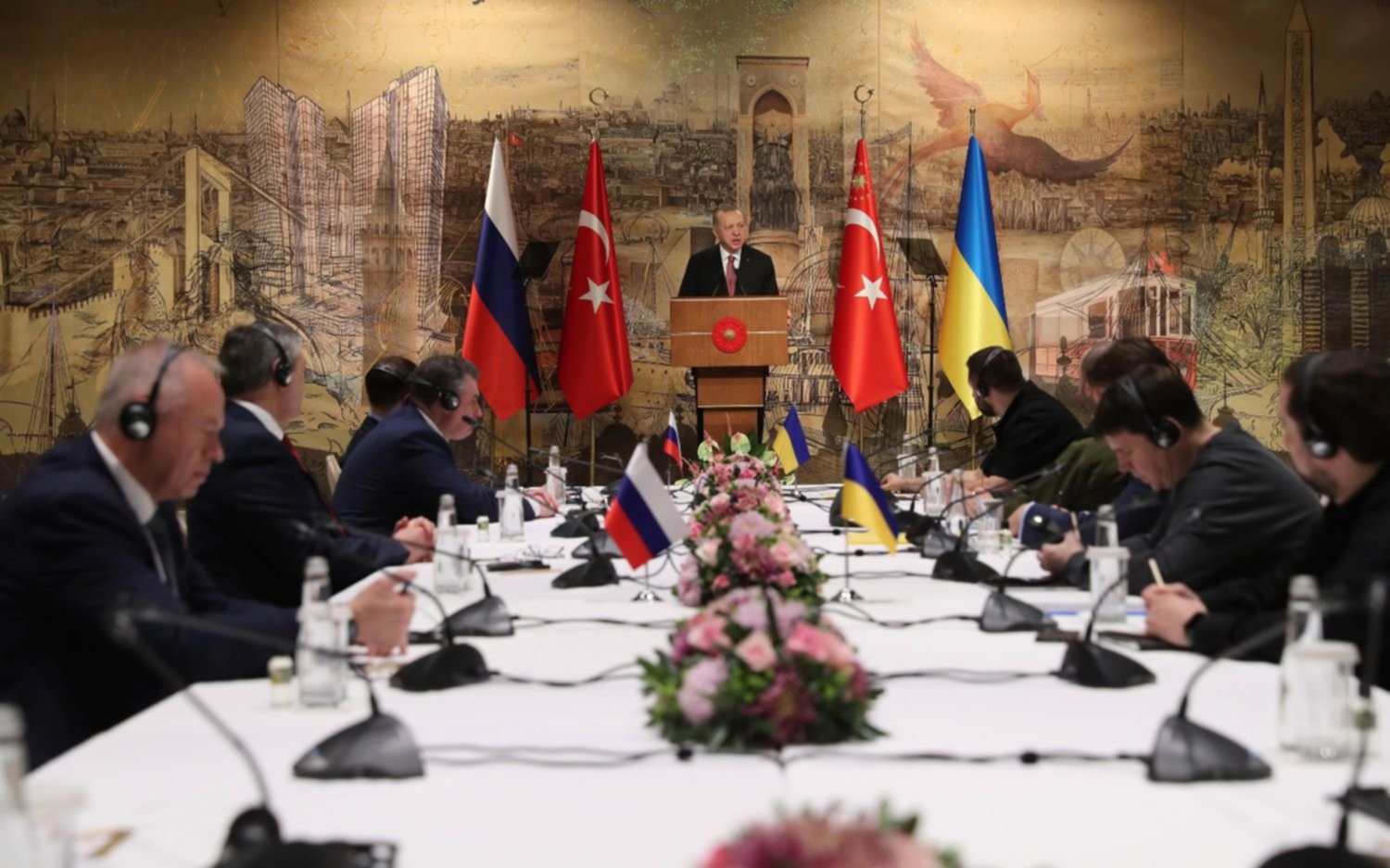 Avances por la paz en Ucrania: Rusia reducirá "drásticamente" la actividad militar en Kiev y Chernígov