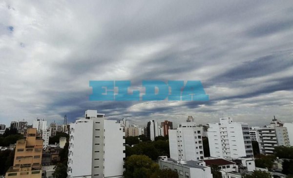 VIDEO.  The advance of the storm over the La Plata sky: there is an alert and the temperature will drop