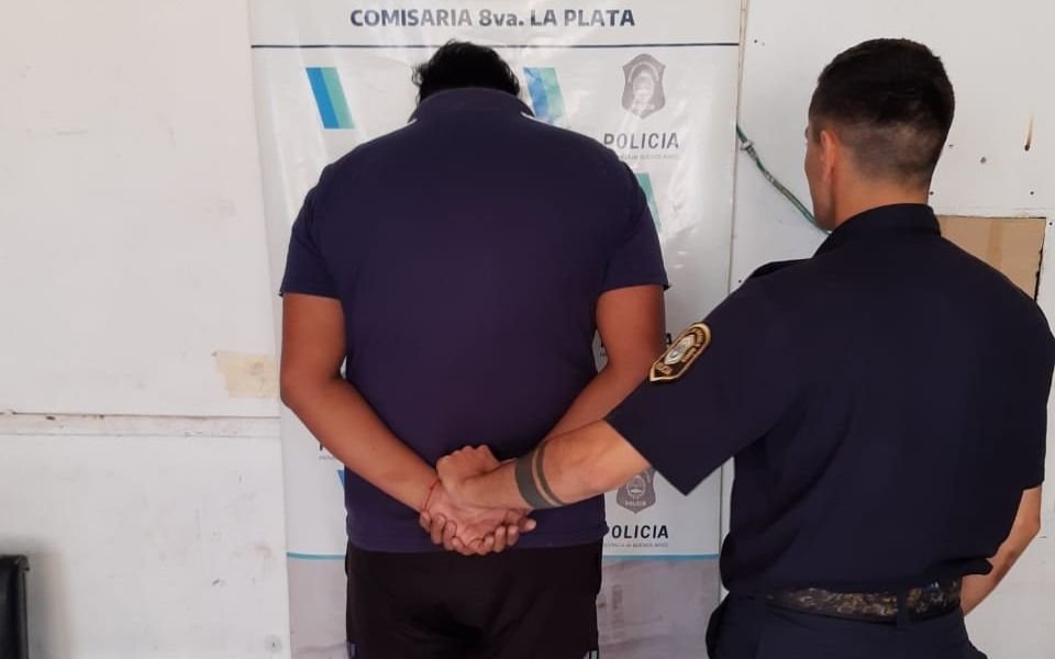 Olía mal: se robó trece reguladores de gas y lo detuvieron cuando escapaba