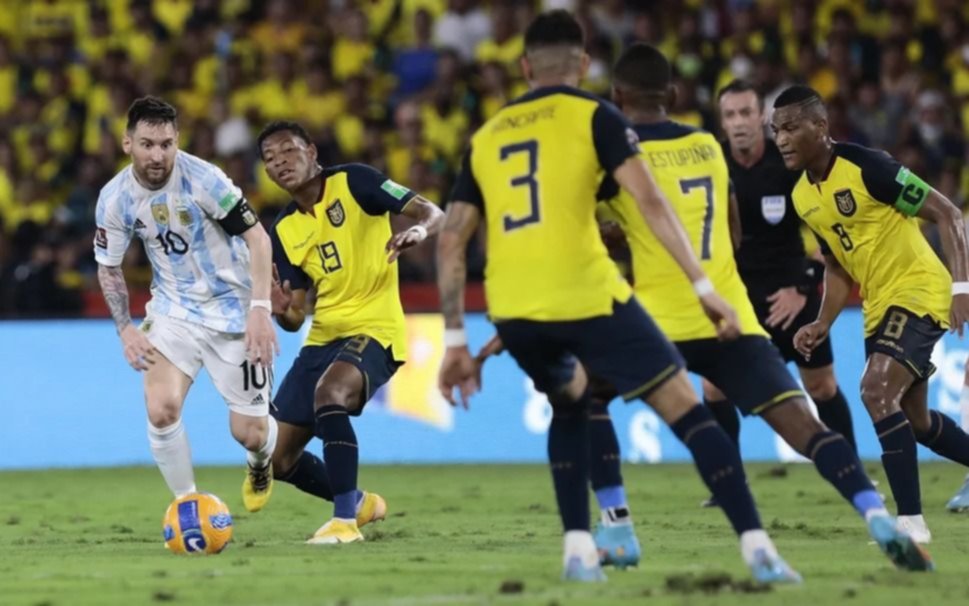 Argentina igualó 1 a 1 con Ecuador, que marcó sobre el final con un penal cobrado por el VAR