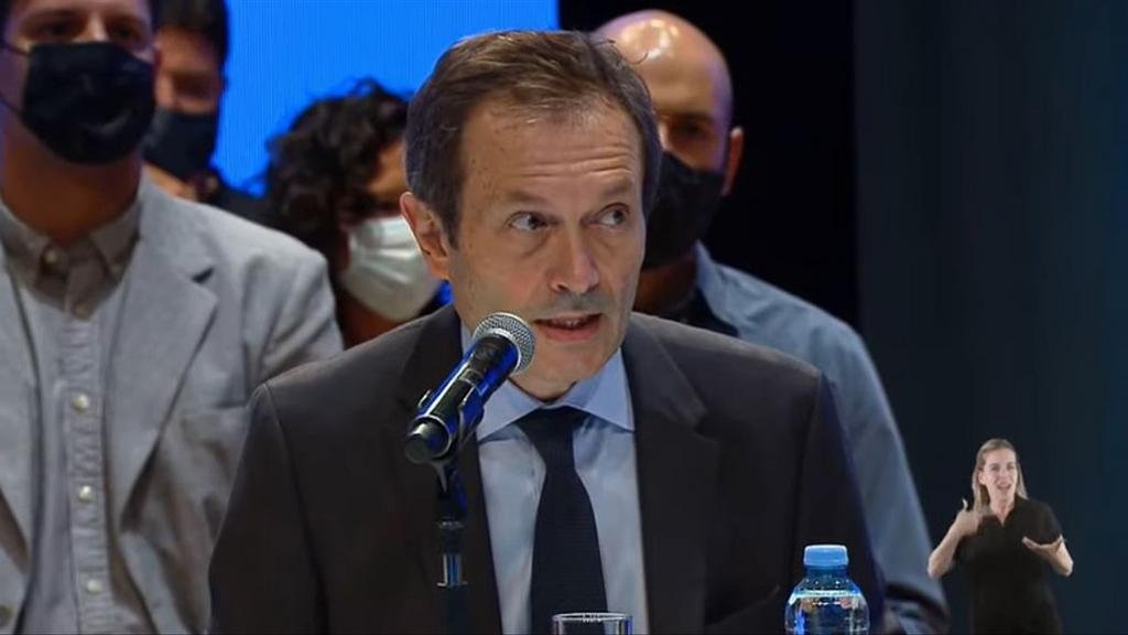 Dura reacción opositora al proyecto oficial que le apunta a las redes sociales