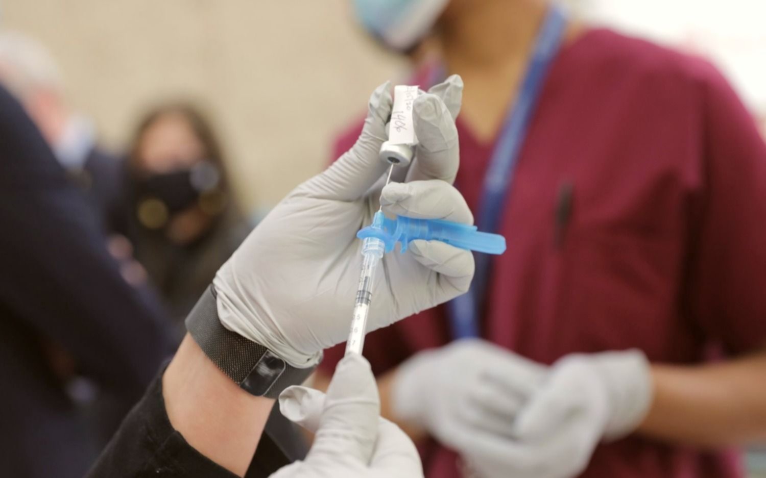En La Plata inició la campaña antigripal gratuita: cuáles son los centros de Salud y vacunatorios