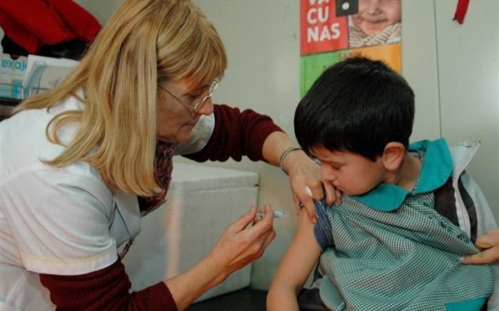 Piden que niños y adultos completen esquemas de vacunación contra sarampión