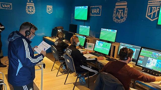 Llegó el día del VAR en el fútbol argentino: más claves para entender su función