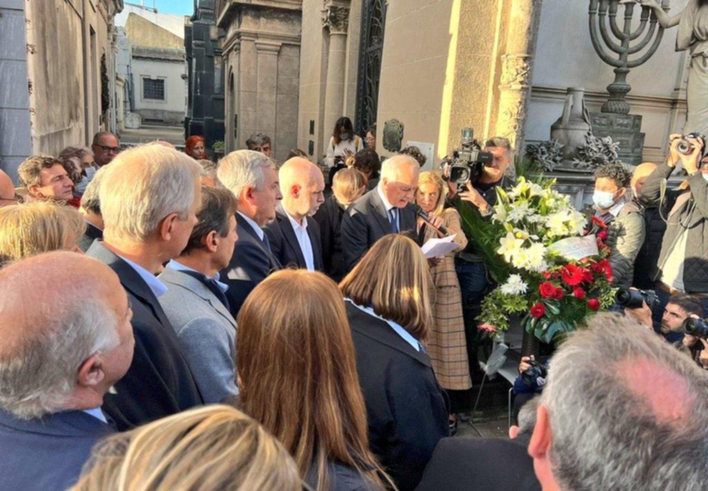 Homenaje a Alfonsín, a 13 años de su fallecimiento