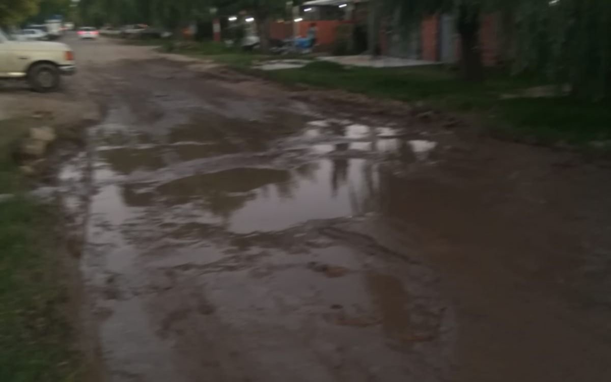 En Los Hornos proponen una calle para el Rally Dakar: "Es imposible pasar en un auto común"
