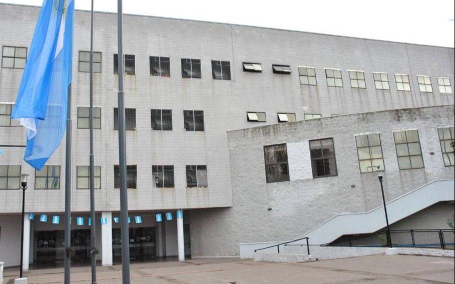 Asisten a la mujer que se quedó sin hogar junto a sus hijos