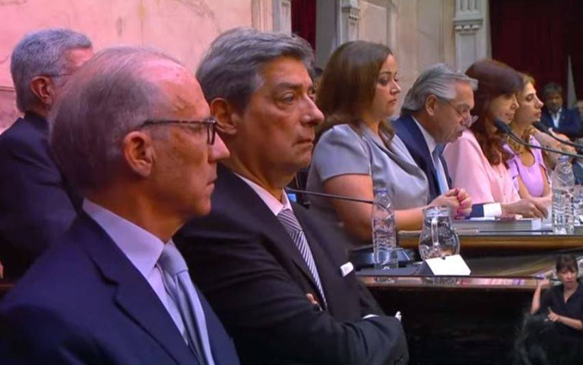 Los dos momentos más calientes de la sesión: cruces con la oposición y gritos a los jueces de la Corte