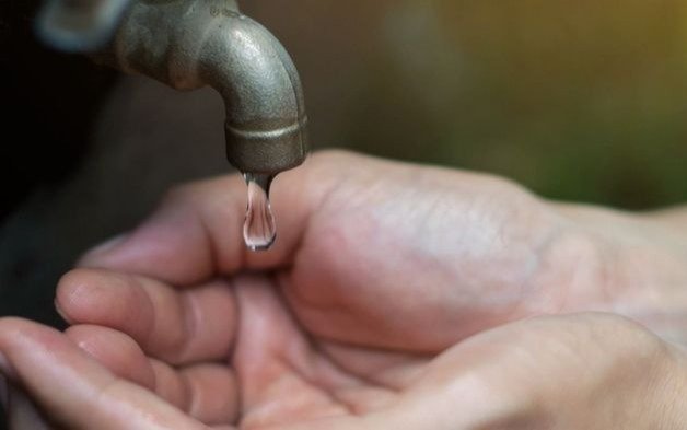Con la vuelta de calor agobiante, crecen las quejas por falta de agua