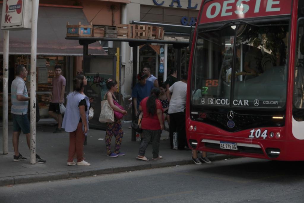 Comenzó marzo con subas en los pasajes de micros y trenes