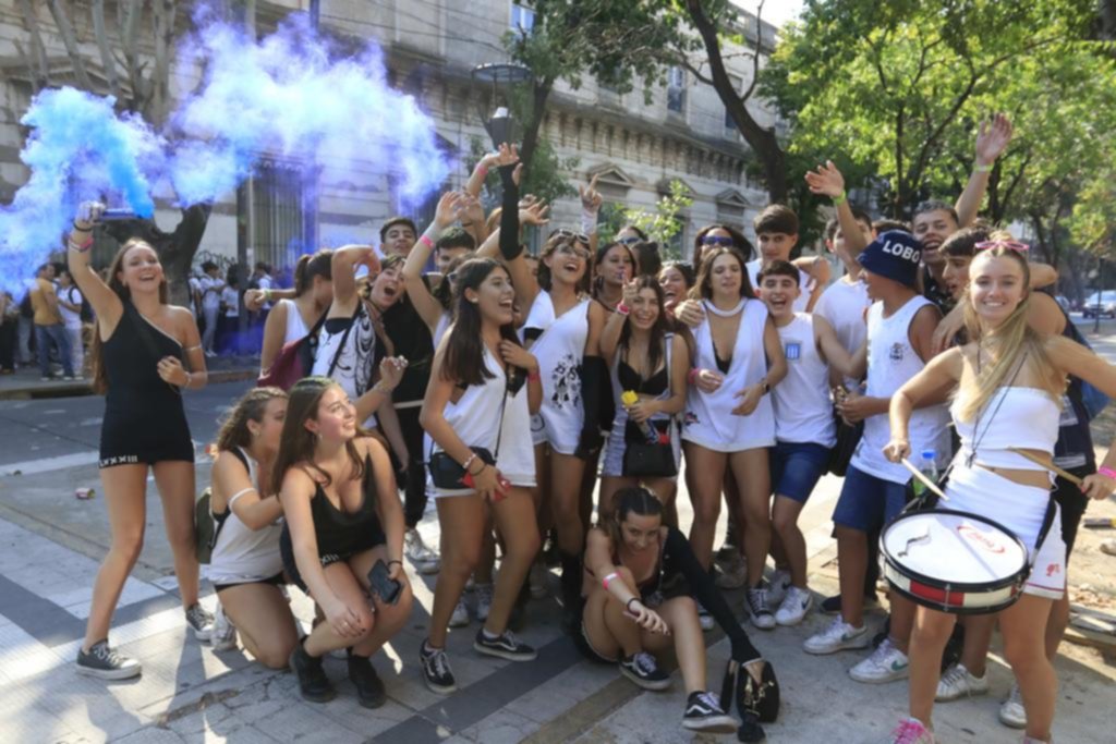 Los estudiantes secundarios que egresarán ya festejan con el UPD